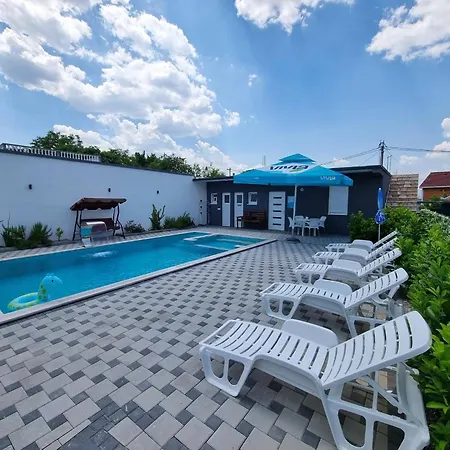 With Private Pool Hébergement de vacances *