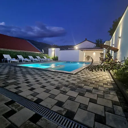 Hébergement de vacances With Private Pool *
